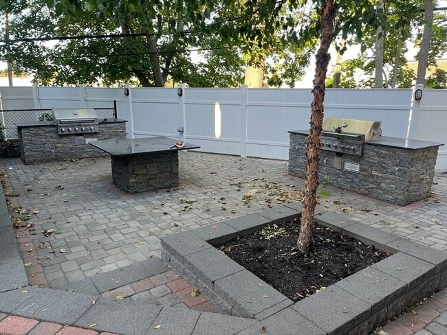 Building Photo - 45 Spring St