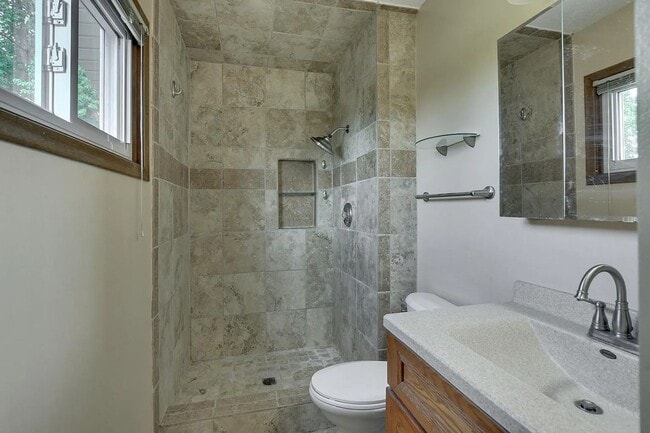 Building Photo - Beautiful Home for Rent in Omaha