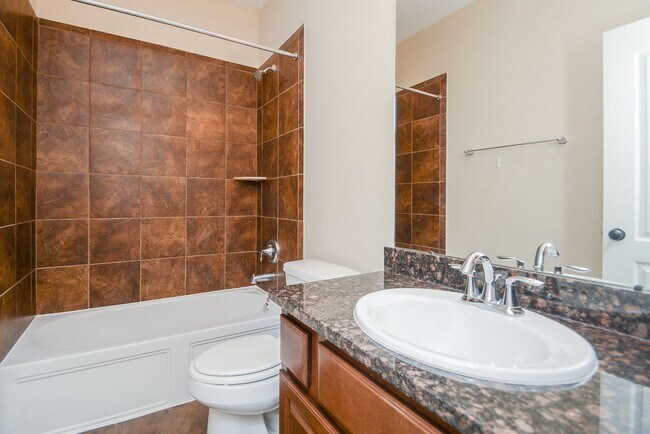 Building Photo - Beautifully Upgraded 3 Bedroom Townhome in The Woodlands Sterling Ridge