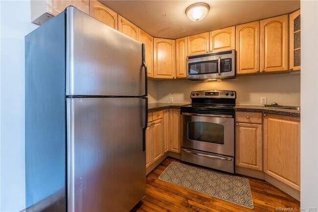 Building Photo - 325 Myrtle Ave