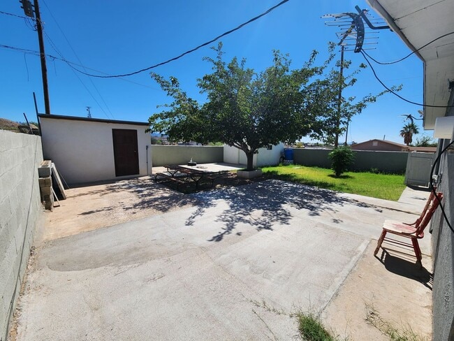 Building Photo - 235 Cottonwood St