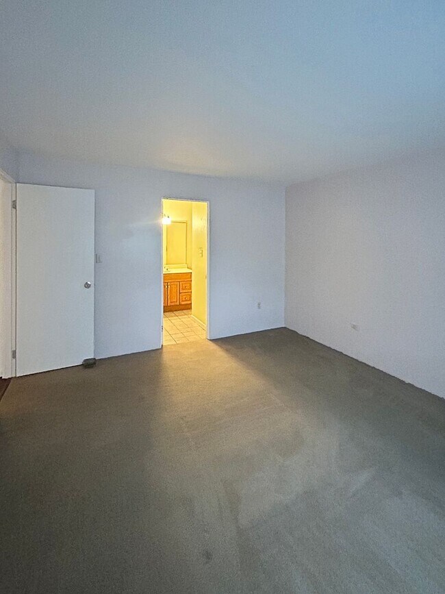 Building Photo - two bedroom two bath condo in Robinson Township!