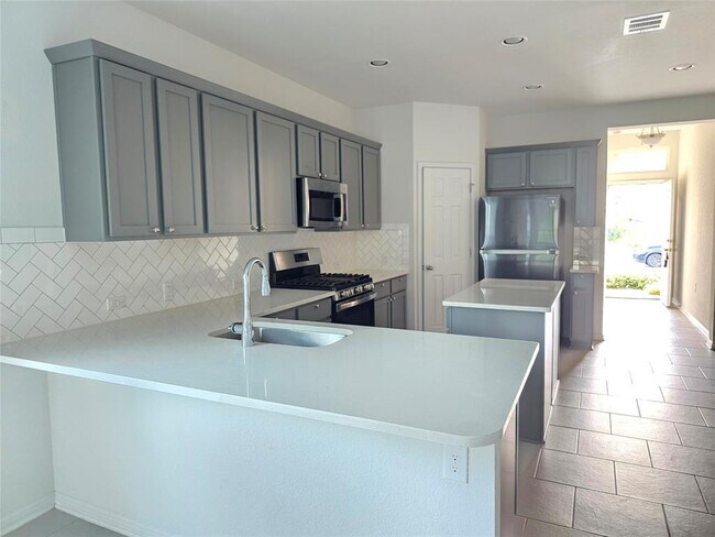 Building Photo - 520 Falkland Trace