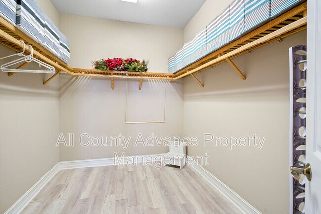 Building Photo - 1217 3rd St Dr E