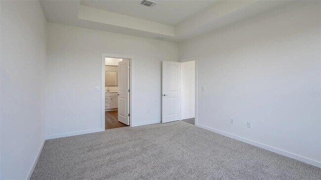 Building Photo - 1813 Walnut Grv Bnd