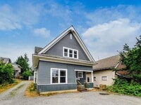 Building Photo - 1 Block to WWU- Large Bedrooms-  Large 6 Bedroom House Available in August!!