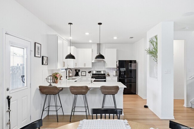 Building Photo - 14454 Calaveras Cv