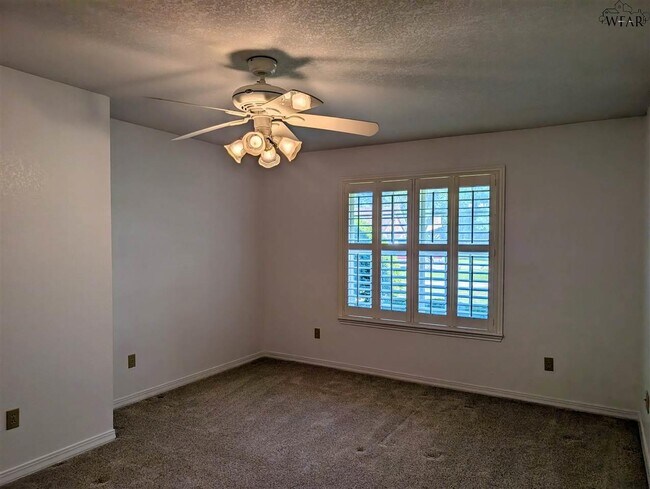 Building Photo - 1431 Cherokee Cir