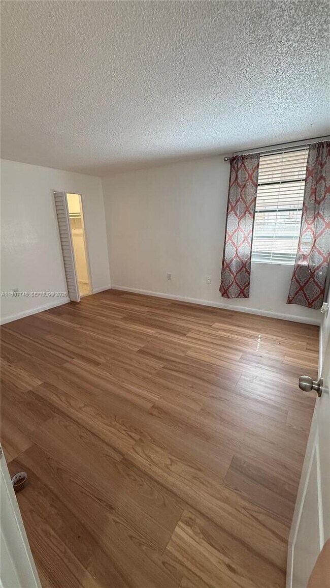 Building Photo - 10400 SW 108th Ave