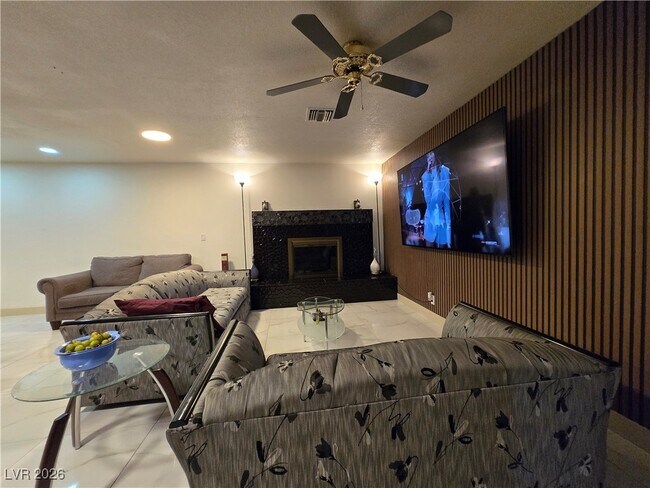 Building Photo - 2755 Mann St