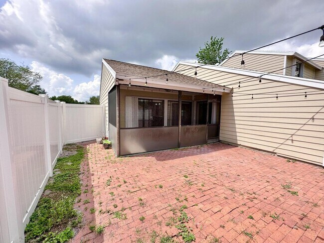 Building Photo - 104 Lakewood Dr