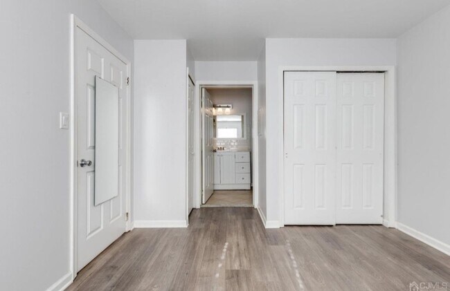 Building Photo - 117 Longfield Ct