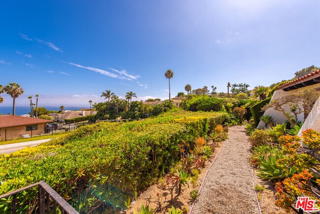 Building Photo - 3636 Malibu Country Dr
