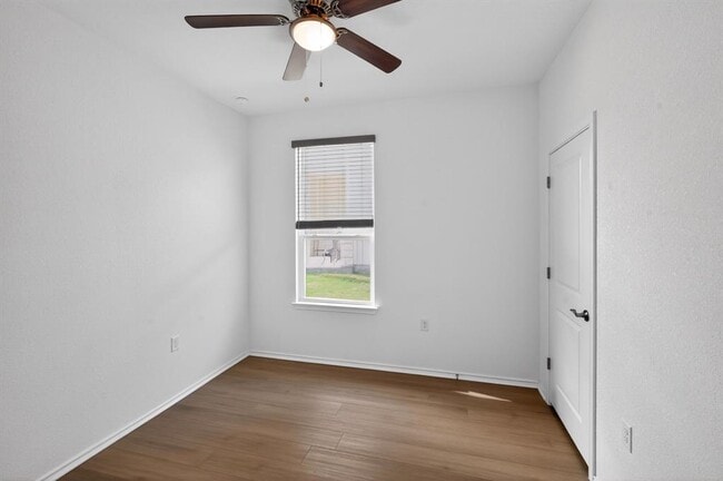 Building Photo - 304 Livewater Ln