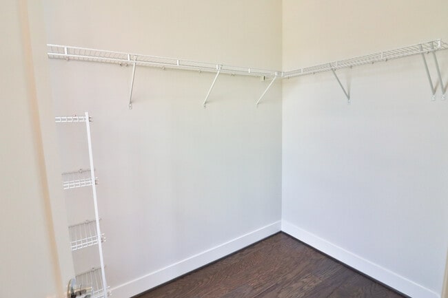 Building Photo - 1424 Piccard Dr