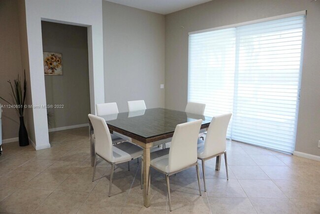 Building Photo - 878 Lavender Cir