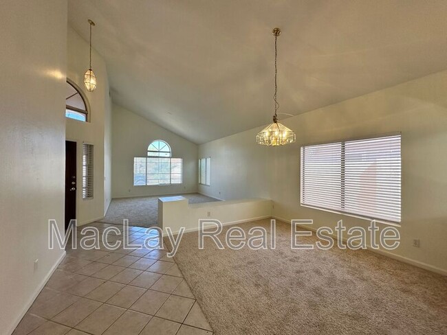 Building Photo - 1667 S Sycamore Pl