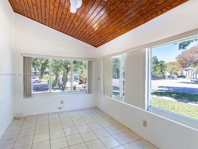 Building Photo - 630 SW 25th Rd