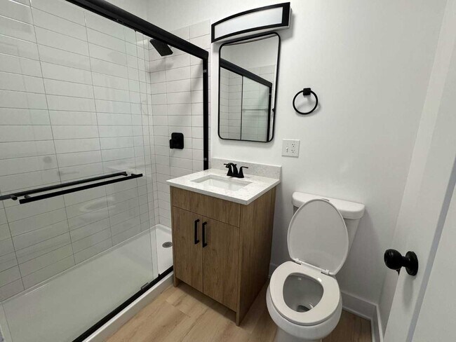 Building Photo - 6310 N Artesian Ave