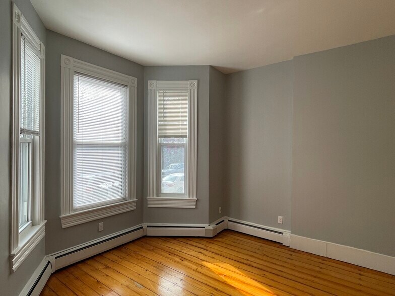 Building Photo - 233 Broadway