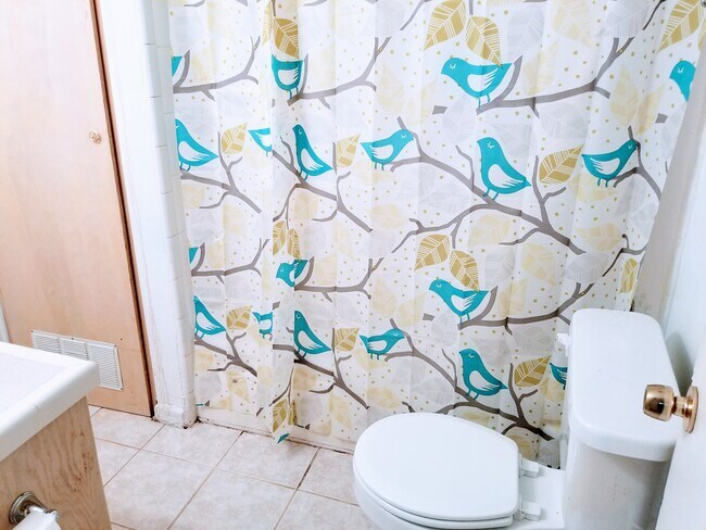 Building Photo - 1221 WELCH ST