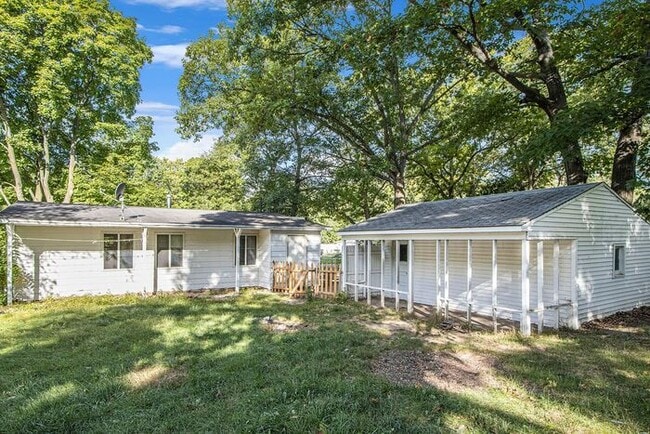 Building Photo - $1660 Contemporary remodeled 3-bedroom, 1-bath single-family ranch