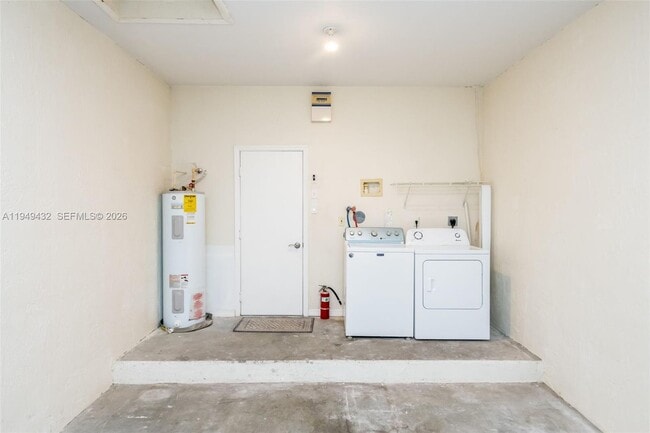 Building Photo - 1911 Madeira Dr