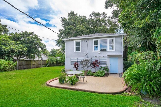 Primary Photo - 3107 S Crystal Lake Dr
