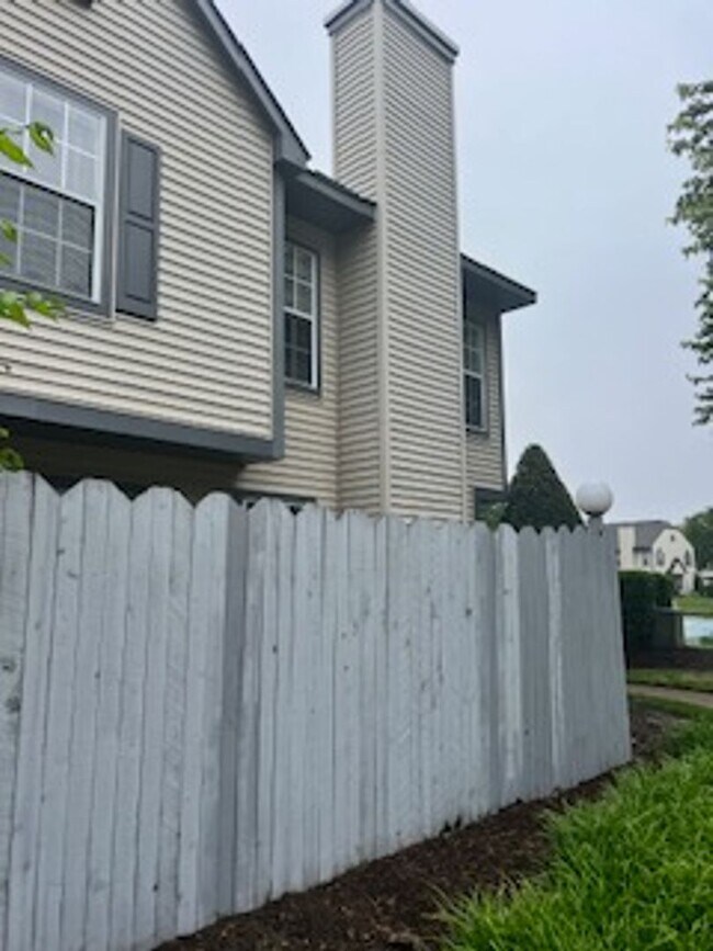 Building Photo - 2 Br 2 Bath