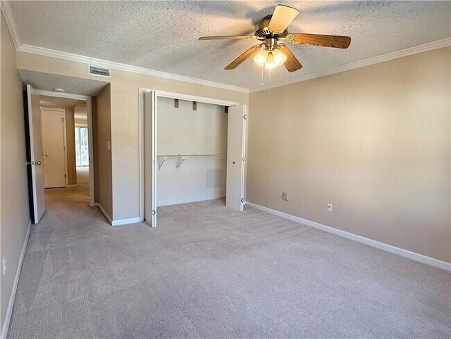 Building Photo - 7024 Somerset Cir