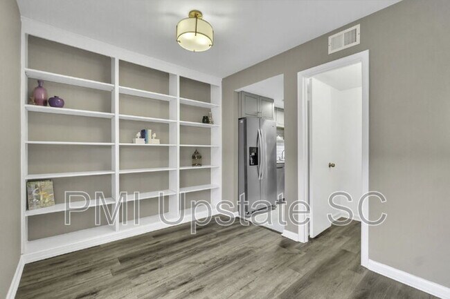 Building Photo - 3706 E North St