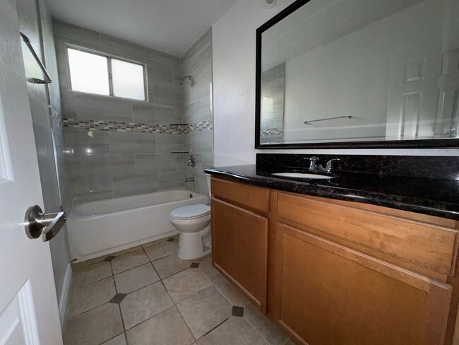 Building Photo - Charming 1-Bedroom Home in La Habra – Cozy...