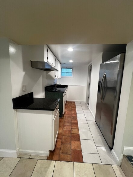 Building Photo - 5405 Quintana St