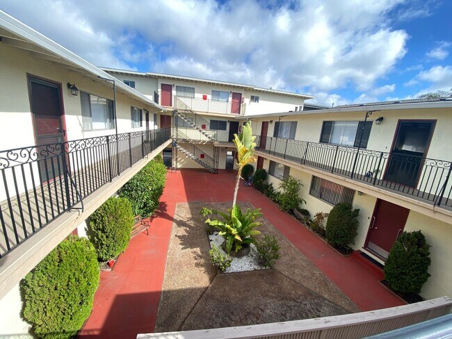 Building Photo - 2017 Murchison Dr