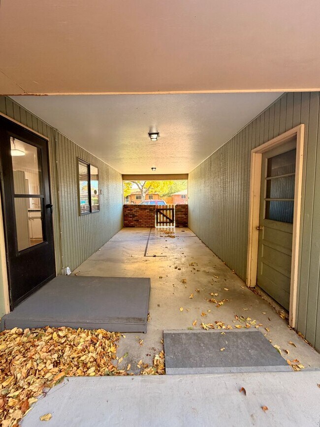 Building Photo - Amazing 3bed/2 bath with finished basement.