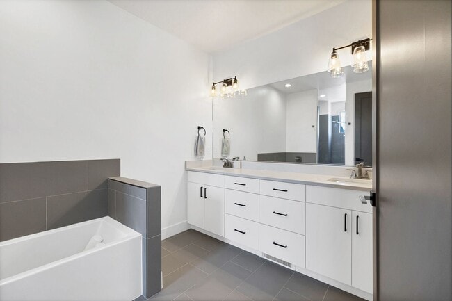 Building Photo - Lovely, Modern Townhome in Scenic Ivins