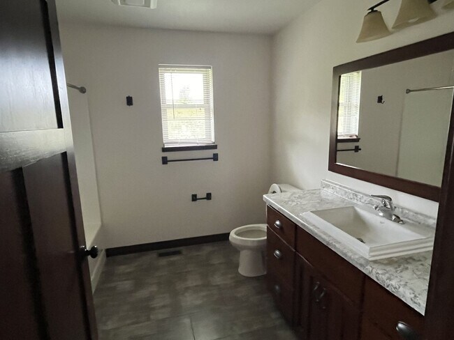 Building Photo - 836 Northview Ln