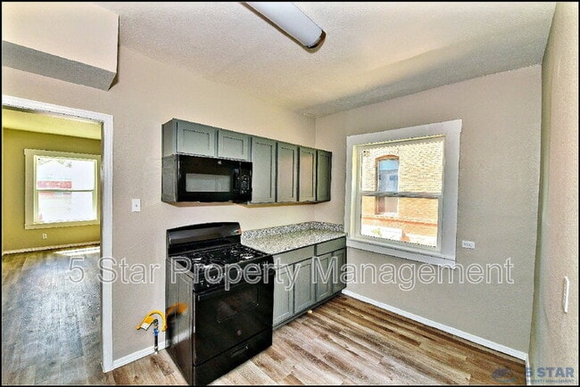 Building Photo - 615 Arizona Ave