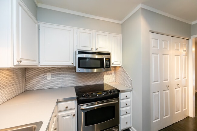 Building Photo - 510 N Poplar St