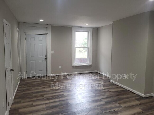 Building Photo - 1249 Duncan Ave