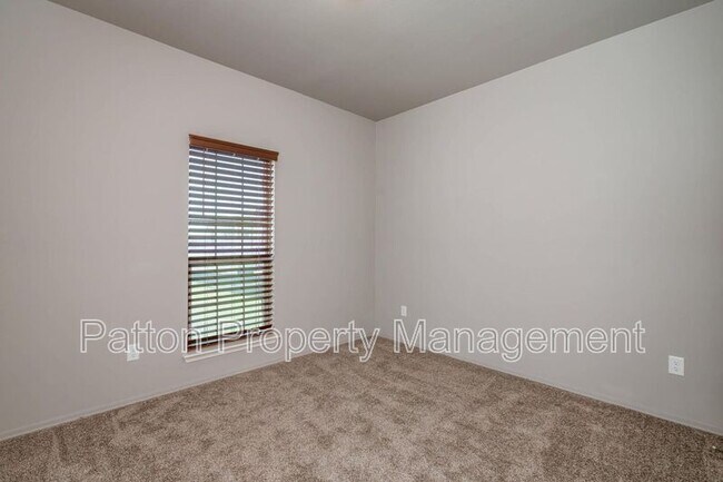 Building Photo - 508 Yates St