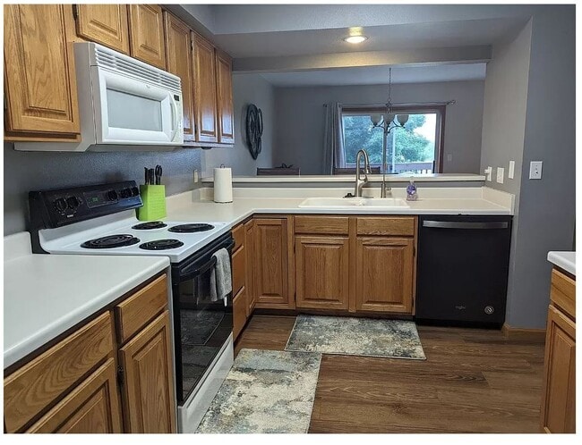 Building Photo - 2525 Ridgeview Way