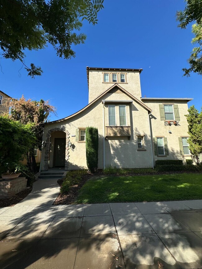 Building Photo - 1732 N Dutch Ave