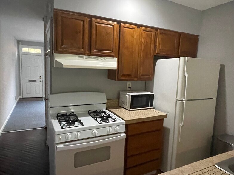 Building Photo - 737 McHenry St