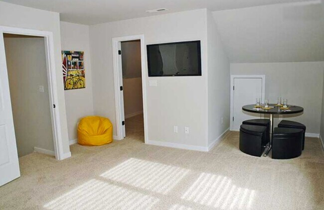 Building Photo - 241 Floridays Way