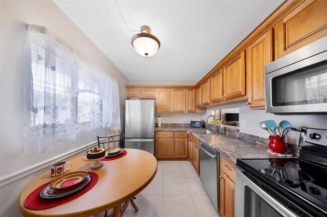 Building Photo - 5250 Las Verdes Cir