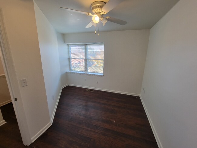 Building Photo - 815 Stoll St