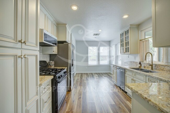 Building Photo - 1430 Markham Ravine Dr