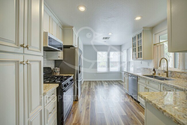 Building Photo - Charming Single-Family Home in Markham Rav...