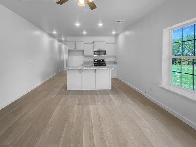 Building Photo - 2107 SW McKinley Ave
